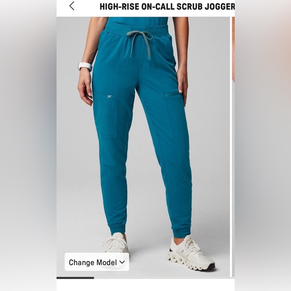 Fabletics Scrub Set - Picture 2 of 9